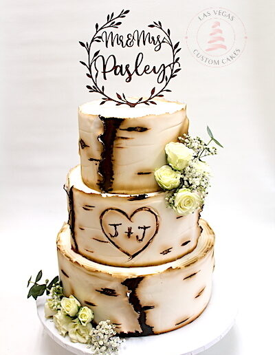 47 Unique Monogrammed Wedding Cakes - Weddingomania